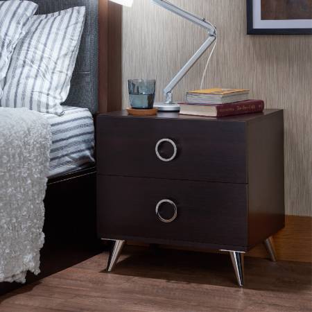 Klasický obdélníkový vzhled těla.